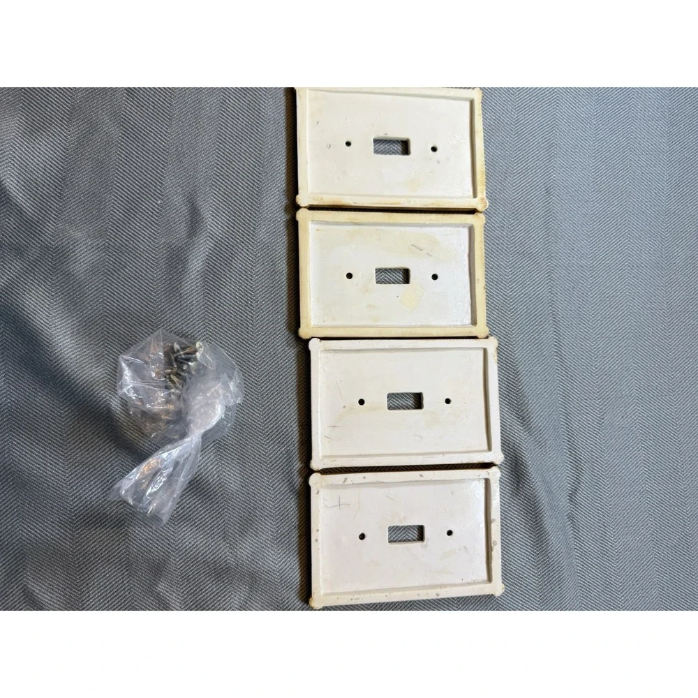 Raised Palm Tree & Bamboo Plates 4 Singles 2 Doubles 1 Outlet (Plastic)